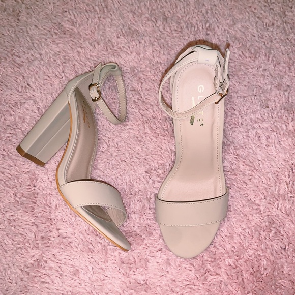 Glaze Shoes - ⭐️ SEXY NUDE BLOCK HEELS ⭐️
